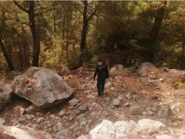 涨上策 30岁中国游客在土耳其山区徒步时失联，遗体在一陡峭山坡下被找到